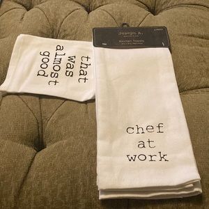 NWT Joseph A. Set of two 100% cotton towels. 28” x 18”.